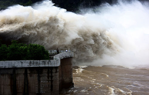 Sáng nay thủy điện Sơn La, Hòa Bình đồng loạt xả lũ