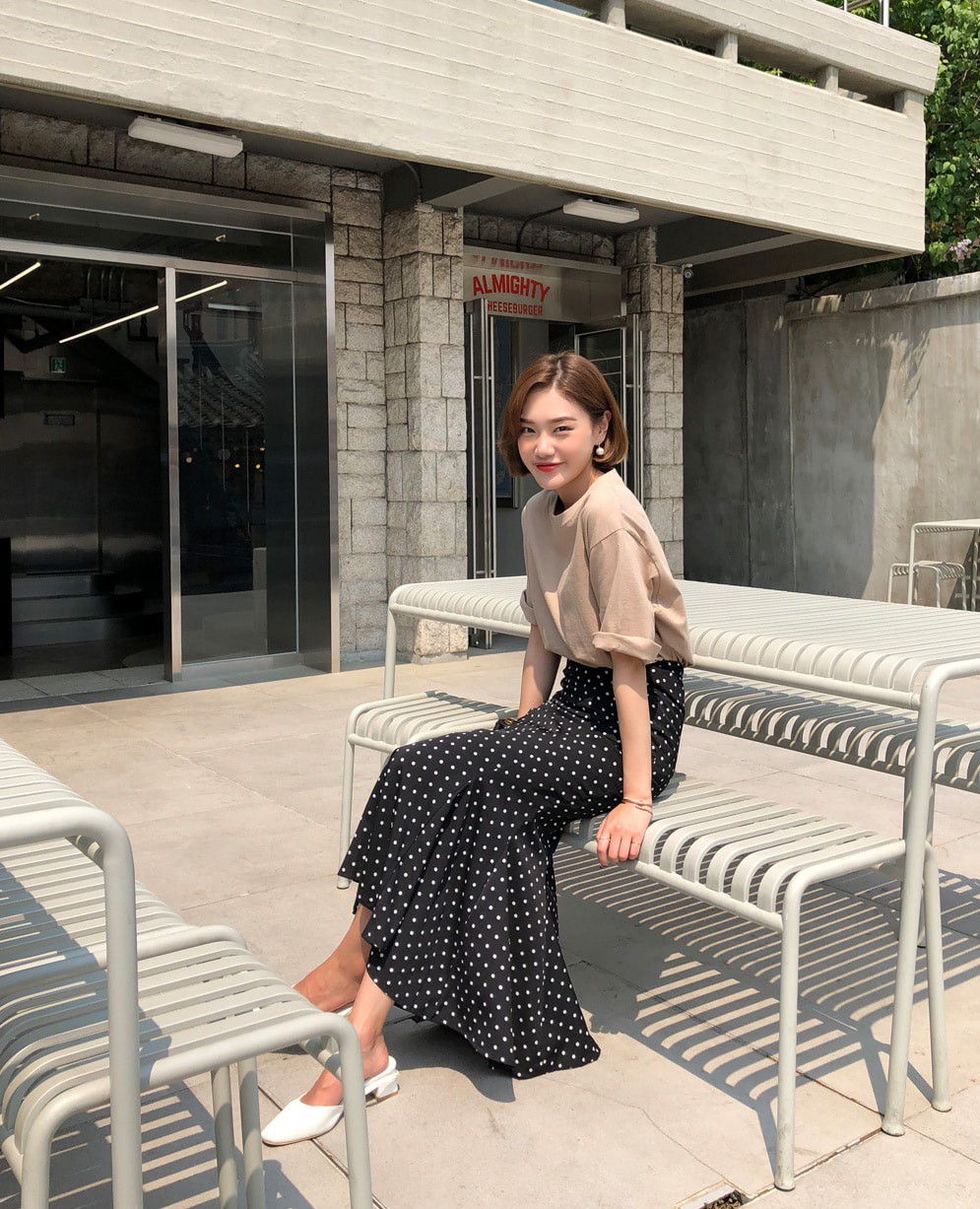 Chinh phục họa tiết chấm bi thật đơn giản nếu các nàng áp dụng đôi ba tips diện đồ này Chinh phục họa tiết chấm bi thật đơn giản nếu các nàng áp dụng đôi ba tips diện đồ này