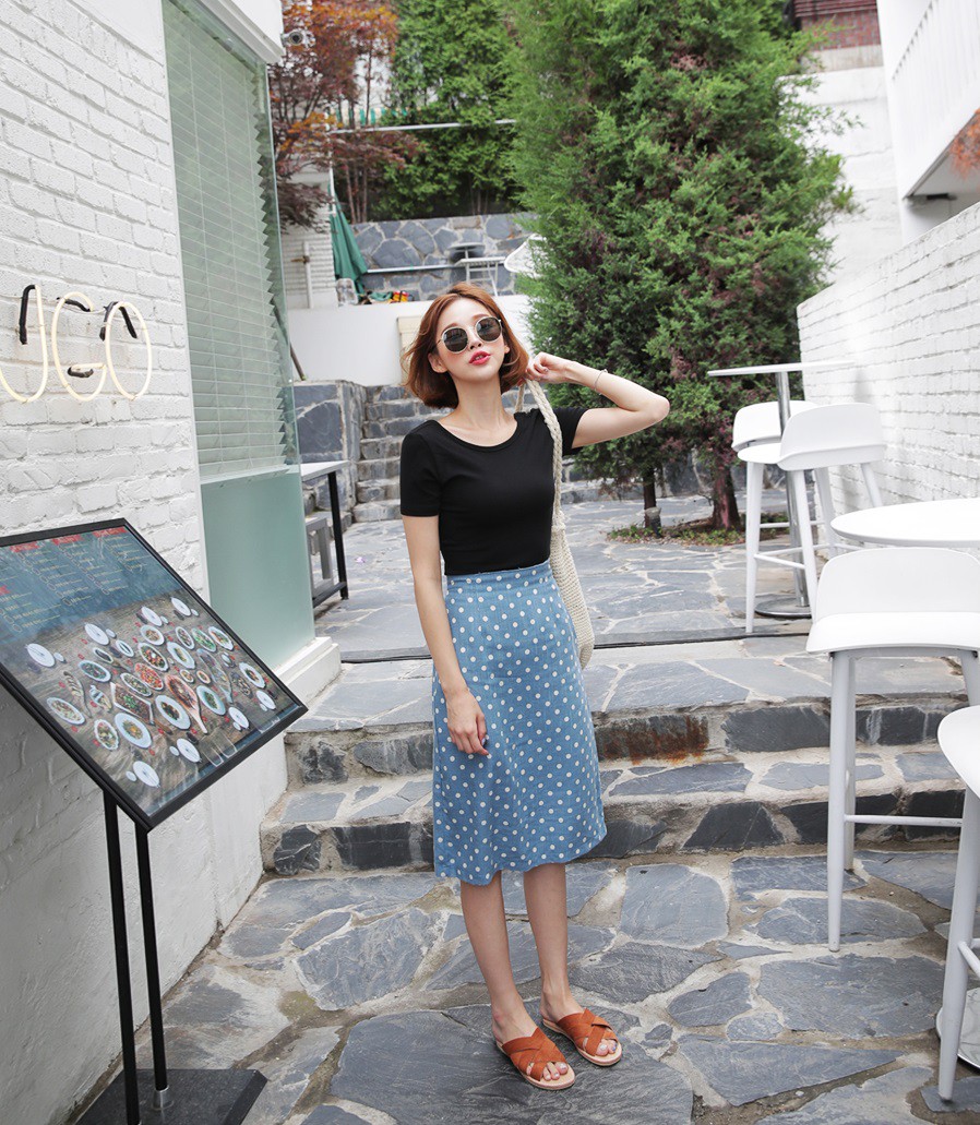 Chinh phục họa tiết chấm bi thật đơn giản nếu các nàng áp dụng đôi ba tips diện đồ này