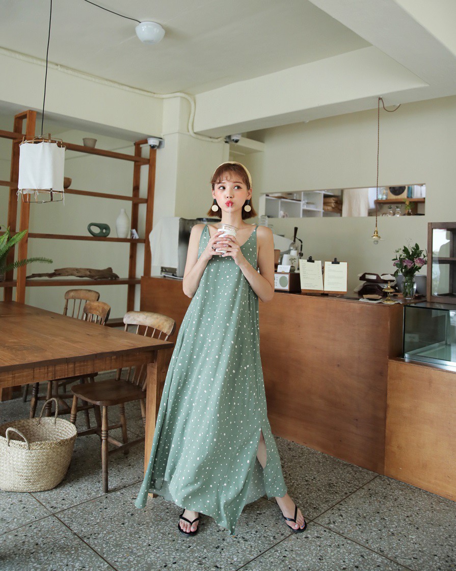 Chinh phục họa tiết chấm bi thật đơn giản nếu các nàng áp dụng đôi ba tips diện đồ này Chinh phục họa tiết chấm bi thật đơn giản nếu các nàng áp dụng đôi ba tips diện đồ này