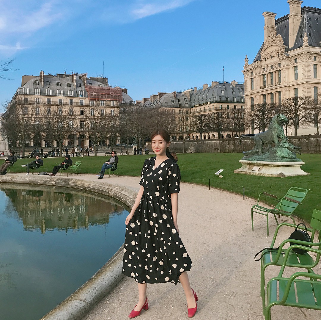 Chinh phục họa tiết chấm bi thật đơn giản nếu các nàng áp dụng đôi ba tips diện đồ này Chinh phục họa tiết chấm bi thật đơn giản nếu các nàng áp dụng đôi ba tips diện đồ này