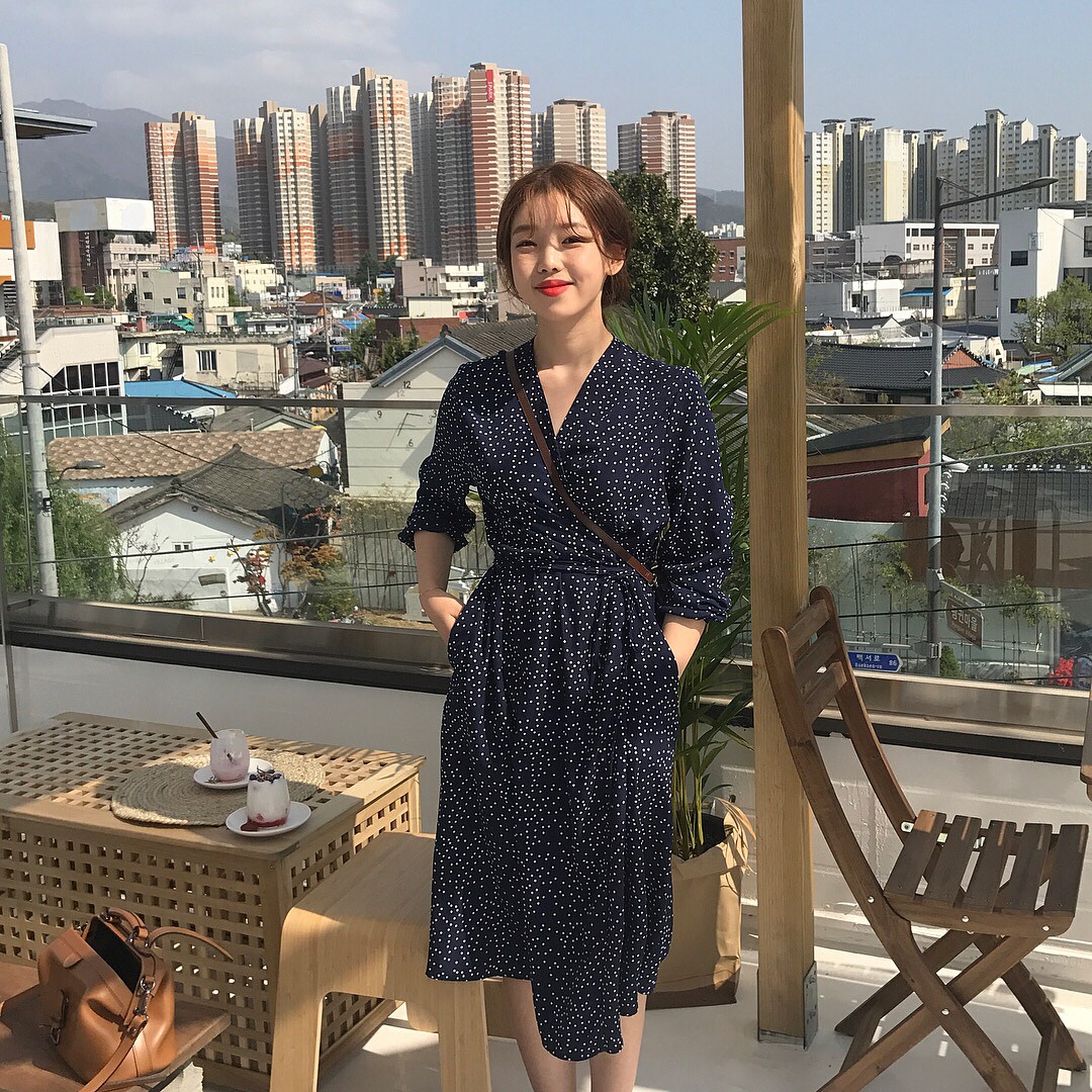 Chinh phục họa tiết chấm bi thật đơn giản nếu các nàng áp dụng đôi ba tips diện đồ này Chinh phục họa tiết chấm bi thật đơn giản nếu các nàng áp dụng đôi ba tips diện đồ này