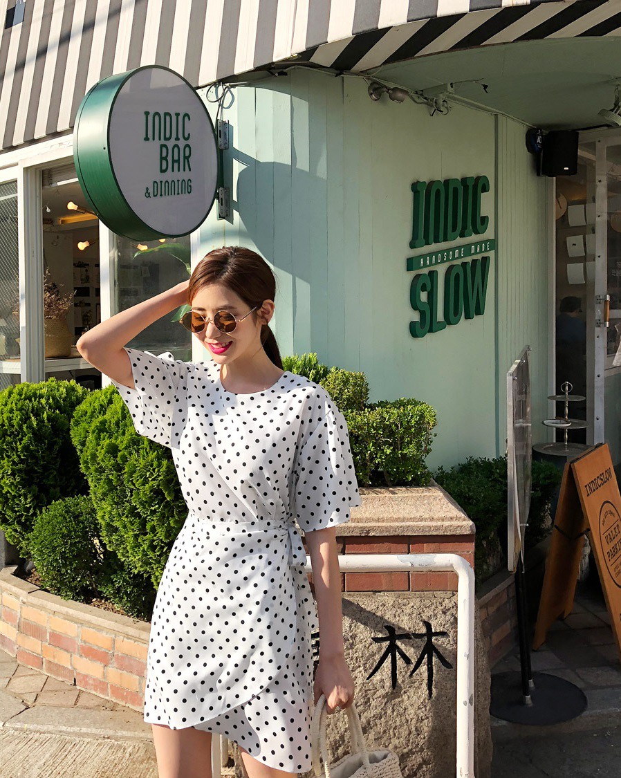 Chinh phục họa tiết chấm bi thật đơn giản nếu các nàng áp dụng đôi ba tips diện đồ này