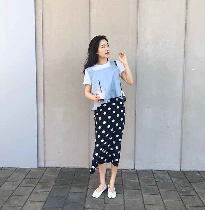 Chinh phục họa tiết chấm bi thật đơn giản nếu các nàng áp dụng đôi ba tips diện đồ này Chinh phục họa tiết chấm bi thật đơn giản nếu các nàng áp dụng đôi ba tips diện đồ này