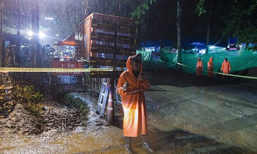 Mưa lớn tại khu vực đội bóng nhí Thái Lan mắc kẹt