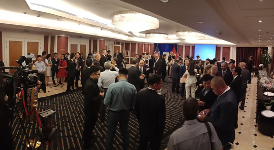 Ngoại trưởng Mike Pompeo gặp doanh nghiệp, đối tác của Mỹ tại Việt Nam Ngoại trưởng Mike Pompeo gặp doanh nghiệp, đối tác của Mỹ tại Việt Nam