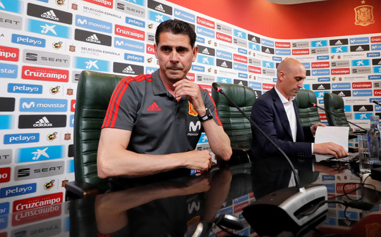 Hierro từ chức HLV trưởng tuyển Tây Ban Nha