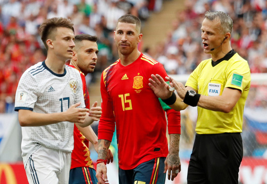 Hierro từ chức HLV trưởng tuyển Tây Ban Nha