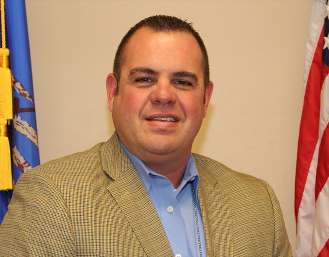 Hẹn hò với bạn chơi game, cậu bé 14 tuổi trở thành đồ chơi tình dục của 2 phụ nữ