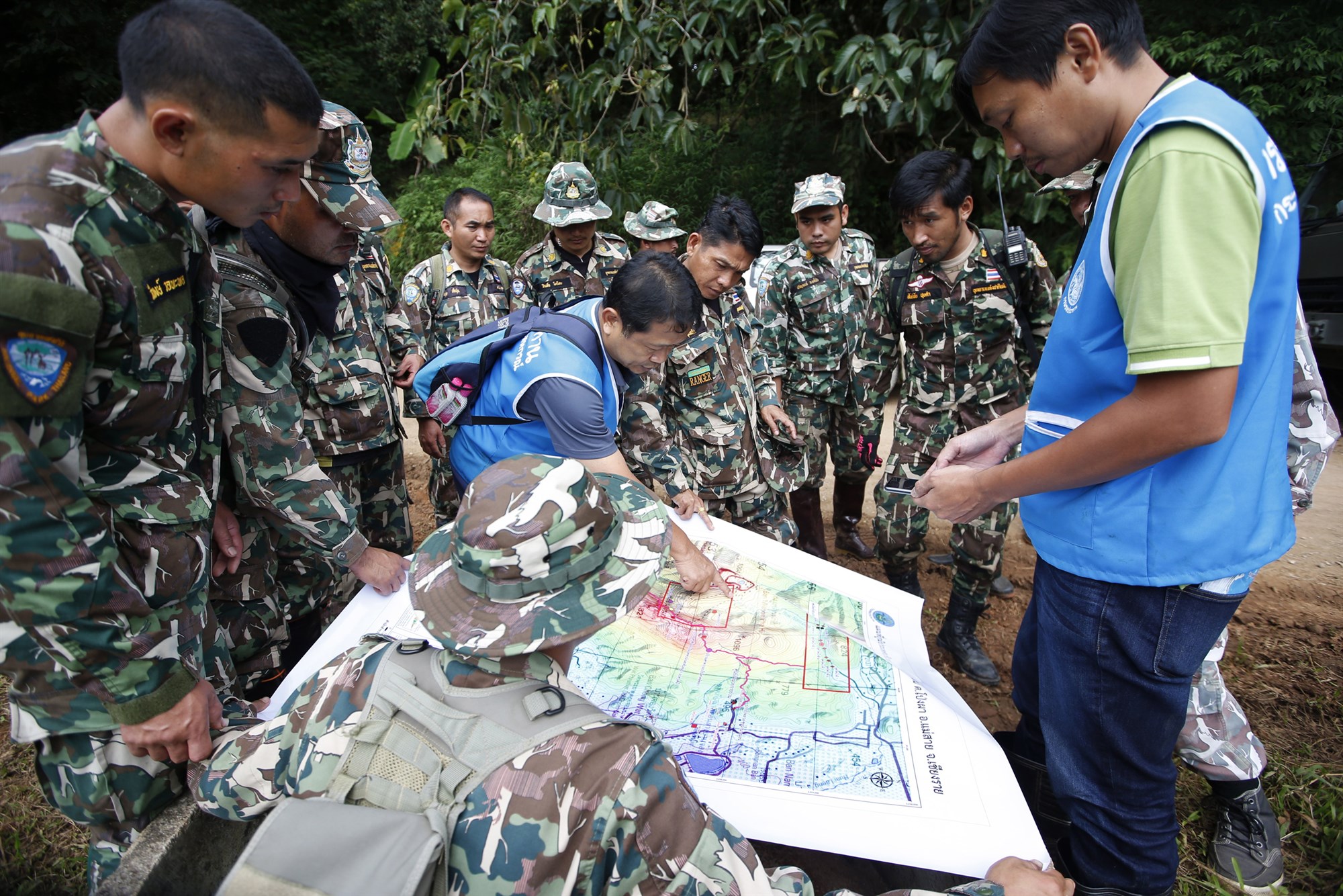 Đội bóng Thái Lan mắc kẹt: Sẵn sàng đưa người rời hang