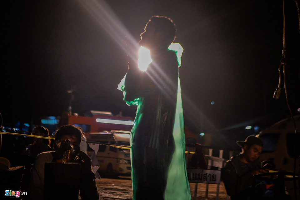 Đêm trắng nơi đại công trường giải cứu đội bóng Thái