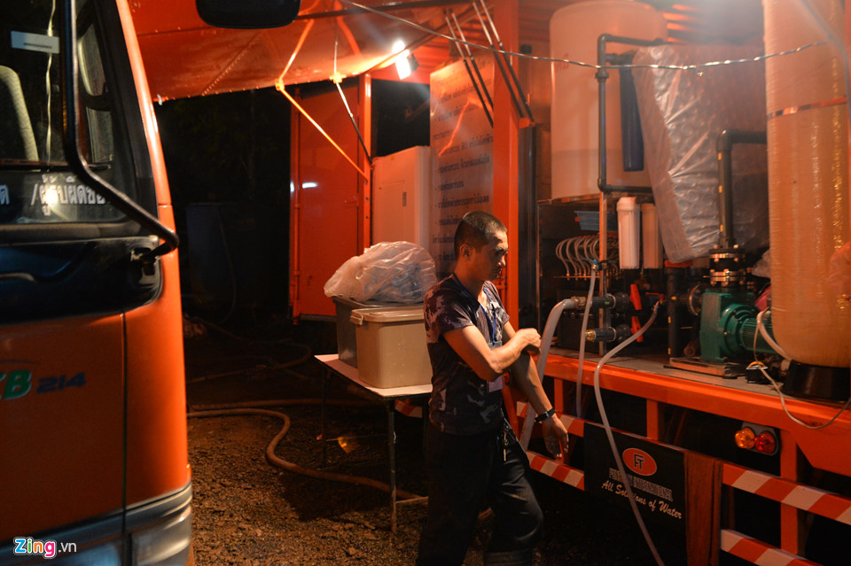 Đêm trắng nơi đại công trường giải cứu đội bóng Thái