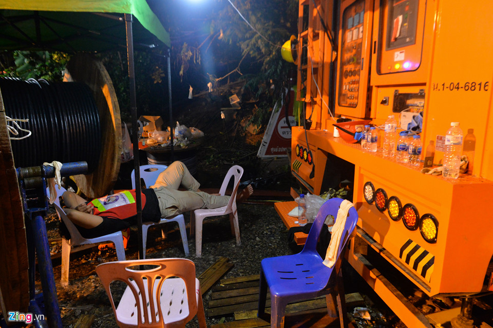 Đêm trắng nơi đại công trường giải cứu đội bóng Thái