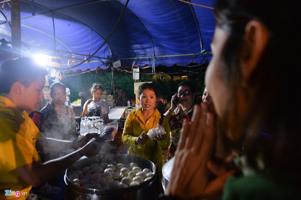 Đêm trắng nơi đại công trường giải cứu đội bóng Thái