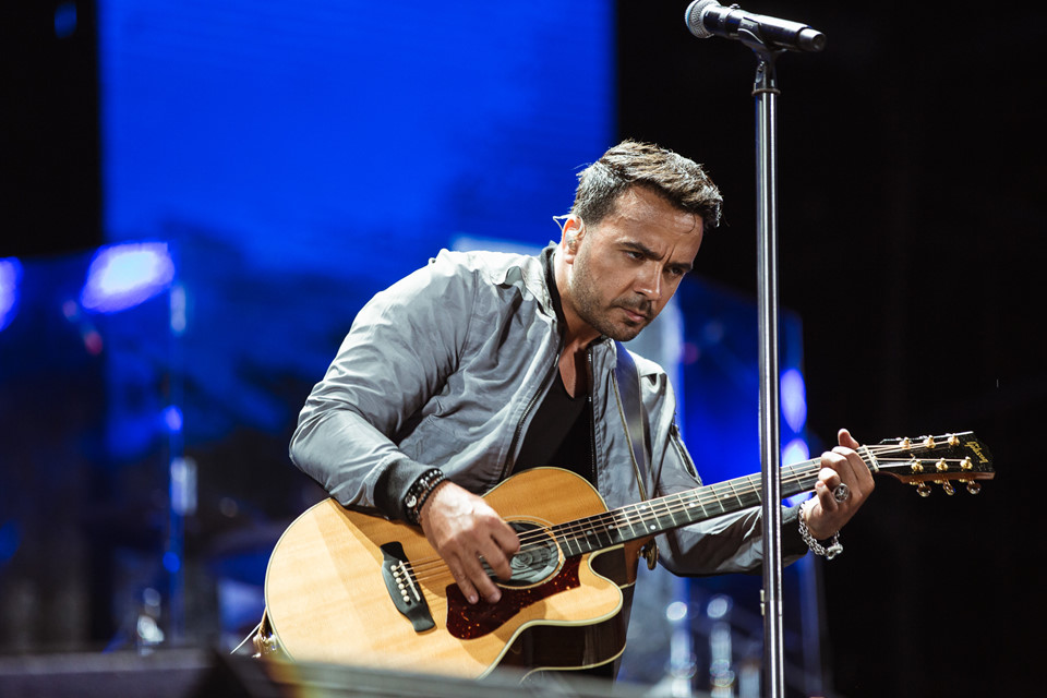 Chủ nhân Despacito biểu diễn hit 5 tỷ view trước 10.000 khán giả Việt