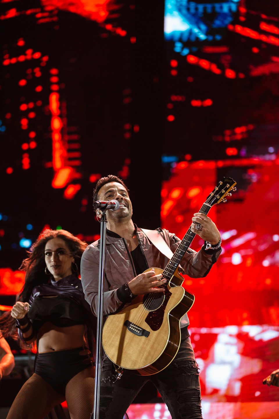 Chủ nhân Despacito biểu diễn hit 5 tỷ view trước 10.000 khán giả Việt