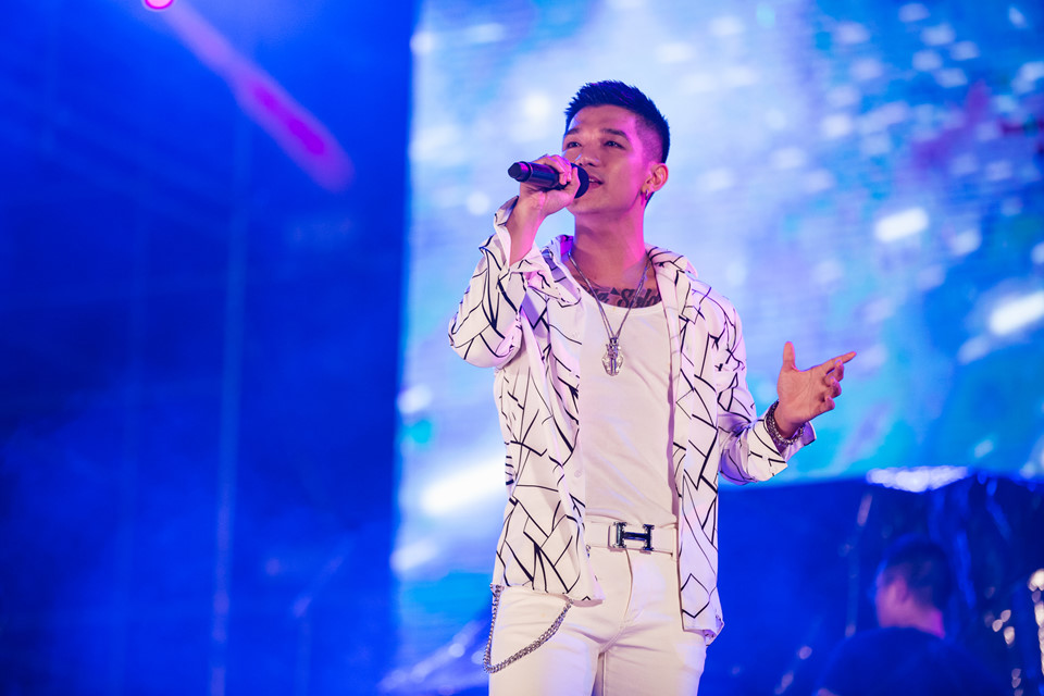 Chủ nhân Despacito biểu diễn hit 5 tỷ view trước 10.000 khán giả Việt