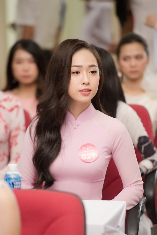 Hot girl tặng hoa Tổng thống Donald Trump bất ngờ dự thi Hoa hậu Việt Nam 2018