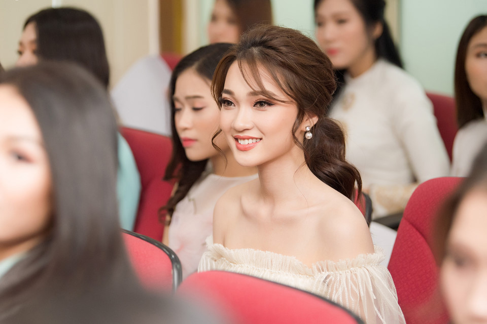 Hot girl tặng hoa Tổng thống Donald Trump bất ngờ dự thi Hoa hậu Việt Nam 2018