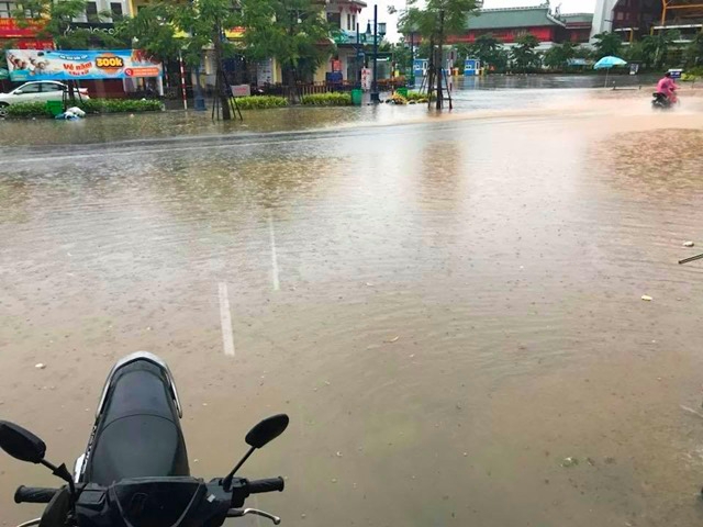 Mưa giải nhiệt, Hạ Long lại ngập thành ao