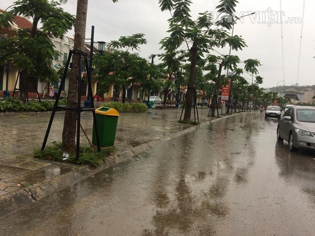 Mưa giải nhiệt, Hạ Long lại ngập thành ao