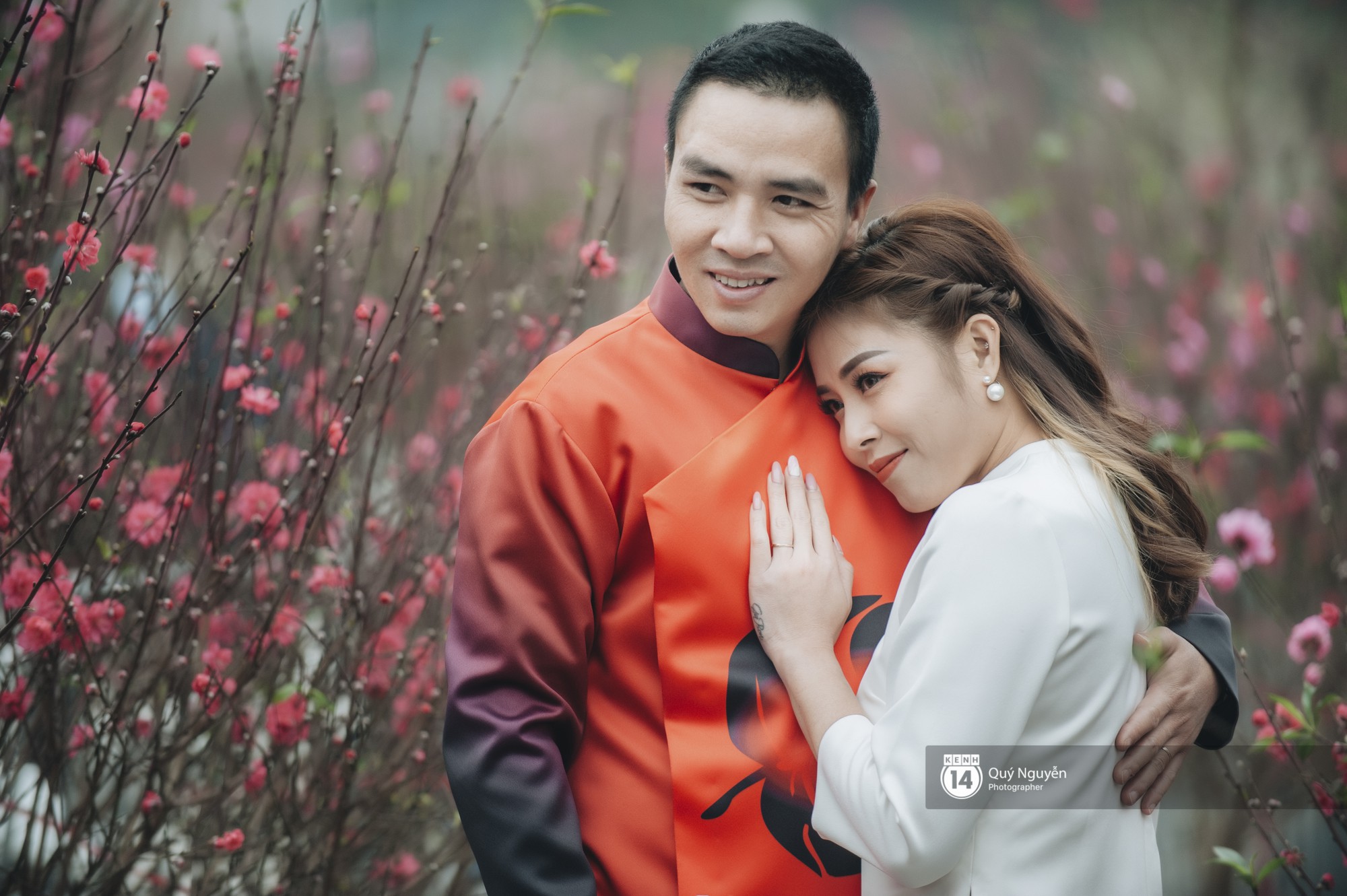 MC Chúng tôi là chiến sĩ khoe ảnh chồng sắp cưới tặng cả trăm triệu đồng trong ngày kỉ niệm