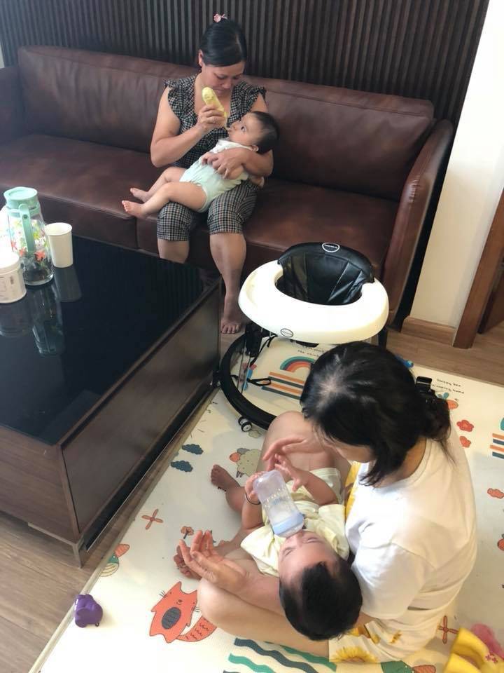 Sau hơn 1 năm theo mẹ đi khắp nơi trên xe đẩy, con trai hot girl Bella đã tách mẹ, đang được Hằng Túi chăm sóc Sau hơn 1 năm theo mẹ đi khắp nơi trên xe đẩy, con trai hot girl Bella đã tách mẹ, đang được Hằng Túi chăm sóc
