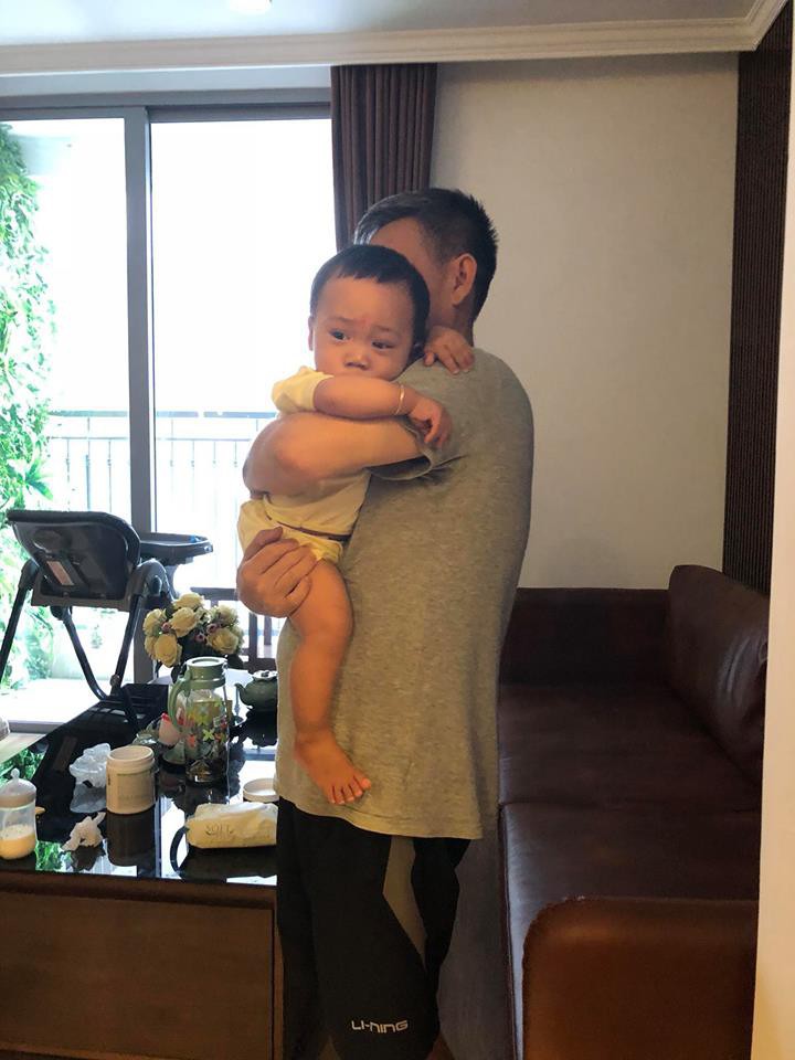 Sau hơn 1 năm theo mẹ đi khắp nơi trên xe đẩy, con trai hot girl Bella đã tách mẹ, đang được Hằng Túi chăm sóc Sau hơn 1 năm theo mẹ đi khắp nơi trên xe đẩy, con trai hot girl Bella đã tách mẹ, đang được Hằng Túi chăm sóc