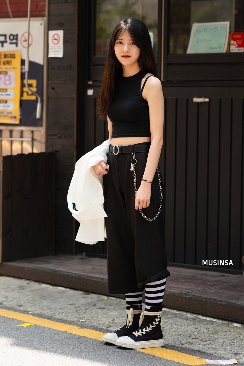 Không thời trang phang thời tiết, giới trẻ Hàn diện toàn đồ mát rười rượi mà vẫn đẹp không lối thoát