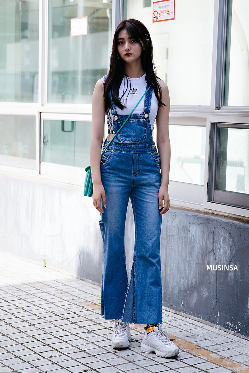 Không thời trang phang thời tiết, giới trẻ Hàn diện toàn đồ mát rười rượi mà vẫn đẹp không lối thoát