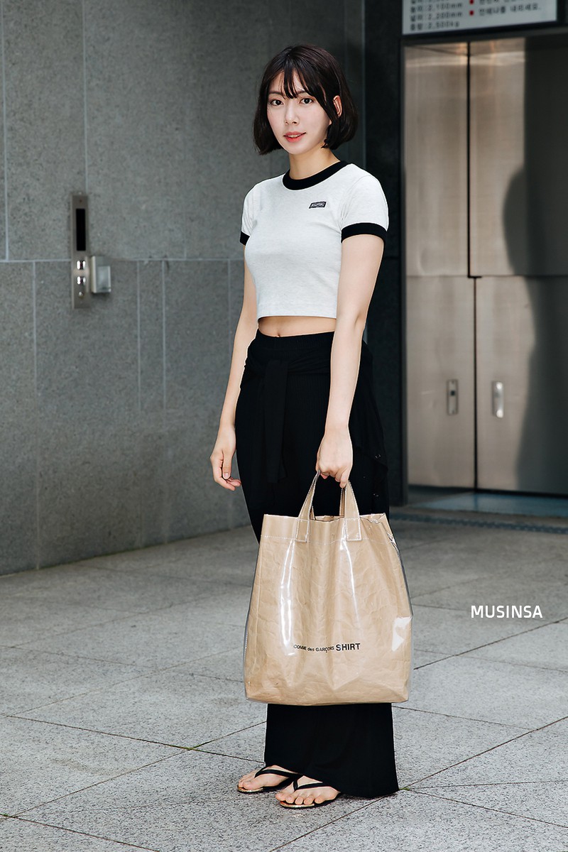 Không thời trang phang thời tiết, giới trẻ Hàn diện toàn đồ mát rười rượi mà vẫn đẹp không lối thoát