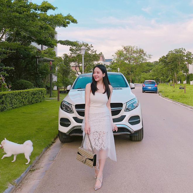 Bạn gái PewPew trong show hẹn hò: Nàng dược sĩ nổi tiếng chỉ 1 đêm nhờ vóc dáng quá nóng bỏng