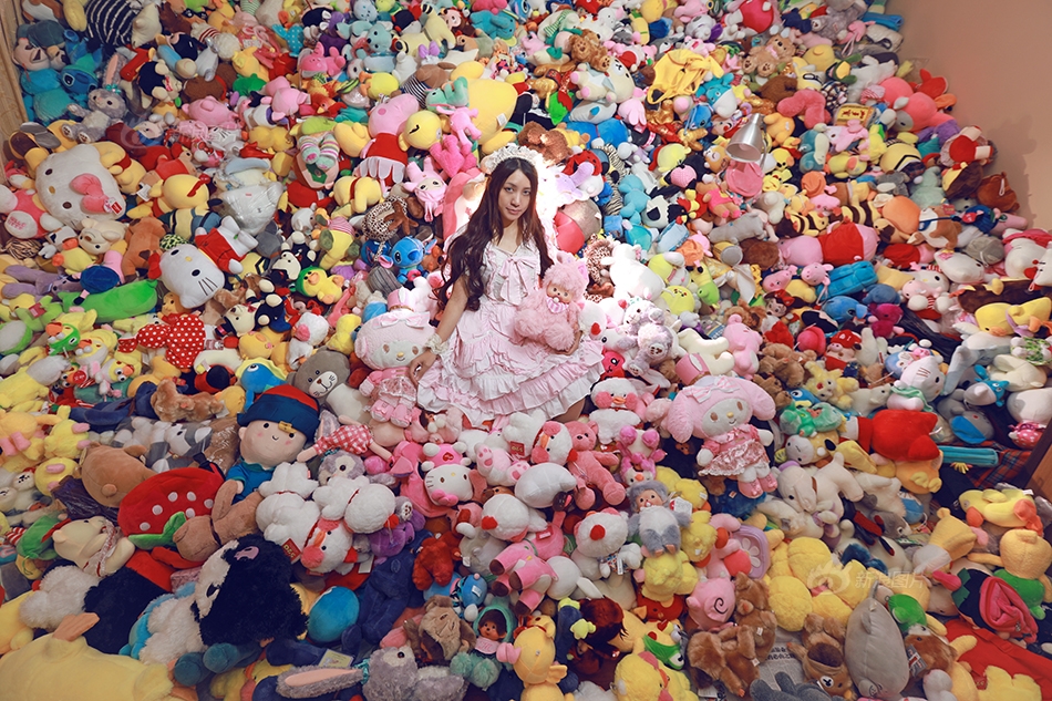 Bất chấp nghi hoặc về sở thích kỳ lạ, cô gái bỏ hơn trăm triệu đồng gắp ngàn con thú bông để nhận ra bài học cuộc sống quý giá