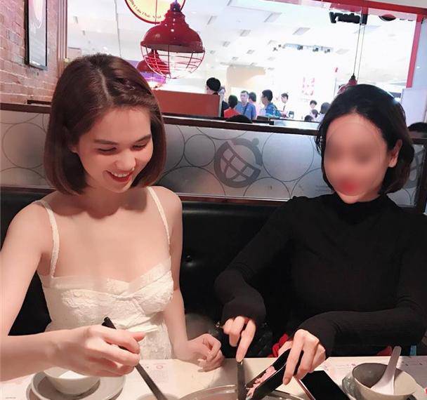 Ngọc Trinh khiến fan sững sờ khi vòng 1... không cánh mà bay