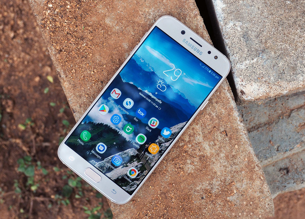 Loạt smartphone tầm trung pin trâu nhất đang bán tại Việt Nam