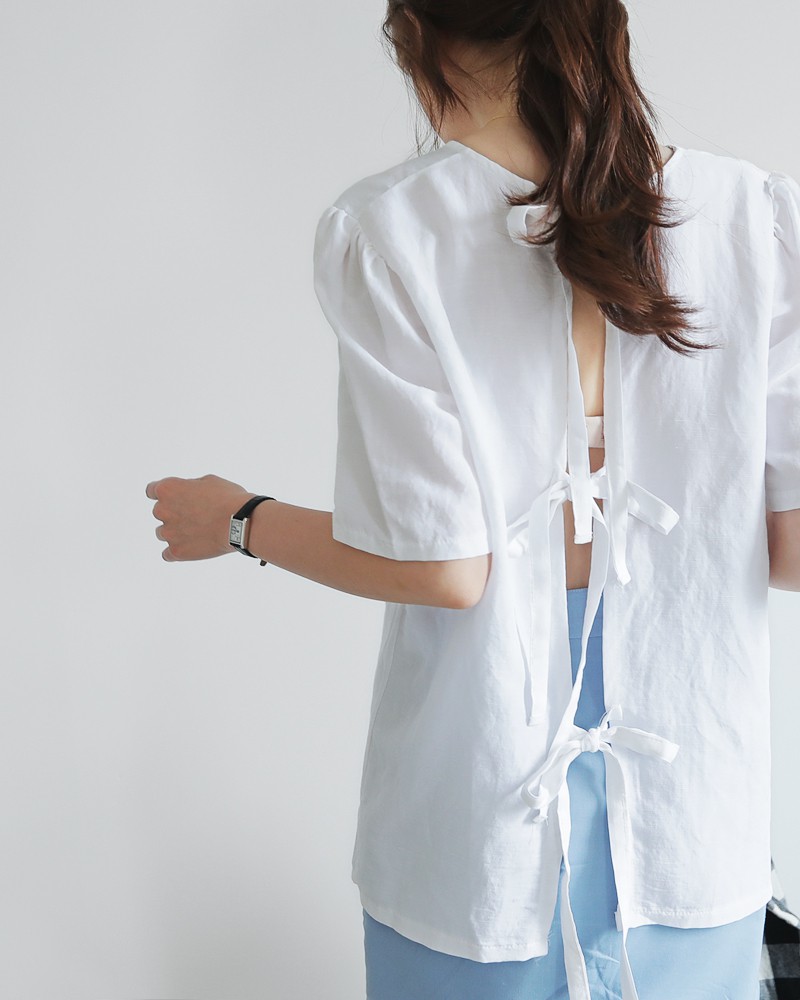 Chỉ với chi tiết dây buộc đơn giản mà có ít nhất 4 kiểu áo trendy siêu xinh và tôn dáng