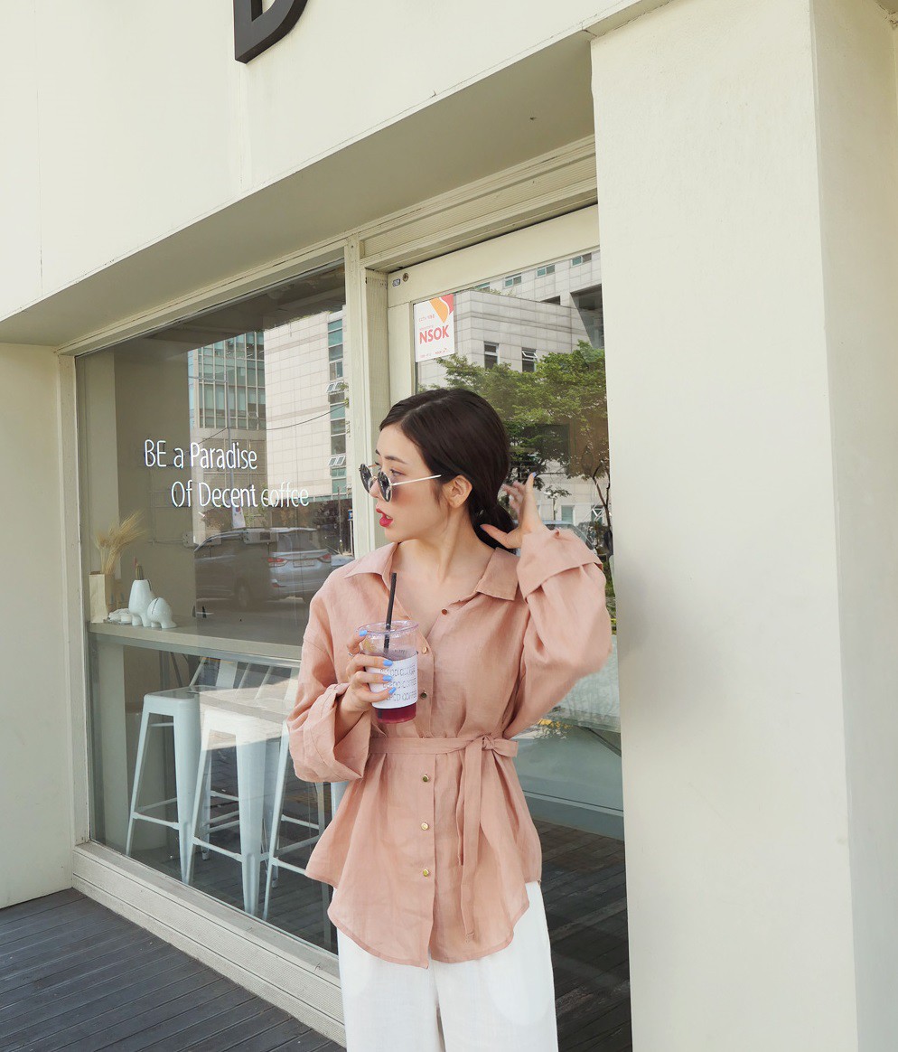 Chỉ với chi tiết dây buộc đơn giản mà có ít nhất 4 kiểu áo trendy siêu xinh và tôn dáng