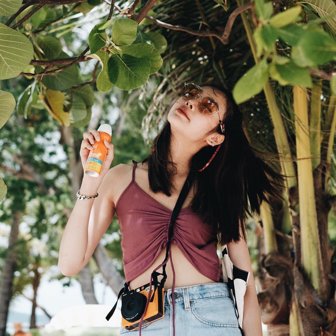 Chỉ với chi tiết dây buộc đơn giản mà có ít nhất 4 kiểu áo trendy siêu xinh và tôn dáng Chỉ với chi tiết dây buộc đơn giản mà có ít nhất 4 kiểu áo trendy siêu xinh và tôn dáng