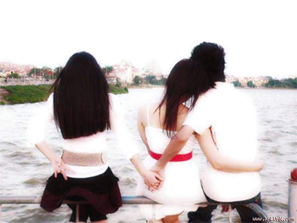 Bạn thân mượn tạm bạn trai đi liên hoan nhưng cả hai lại bước ra từ nhà nghỉ