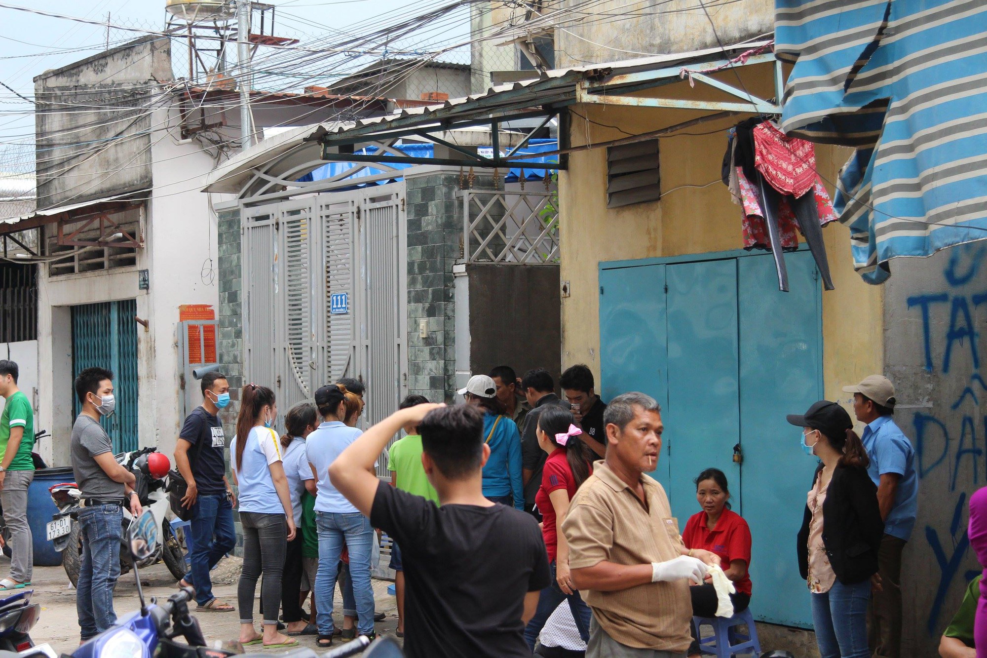 Người đàn ông đâm chết bạn trong cuộc nhậu rồi gọi điện báo cho chủ phòng trọ