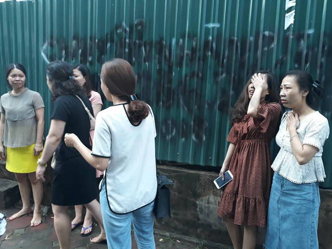 Hà Nội: Trụ sở công ty bốc cháy, hàng chục nhân viên khóc thét, nháo nhào tháo chạy Hà Nội: Trụ sở công ty bốc cháy, hàng chục nhân viên khóc thét, nháo nhào tháo chạy