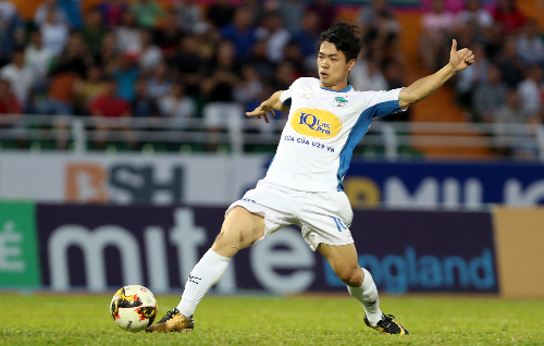 Thủ môn của Khánh Hòa: Công Phượng văng tục và chọc mũi giày vào đầu tôi