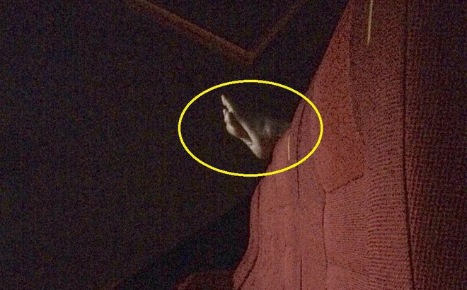 Dân mạng bức xúc với hình ảnh cô gái ngồi lên đùi bạn trai trong rạp chiếu phim