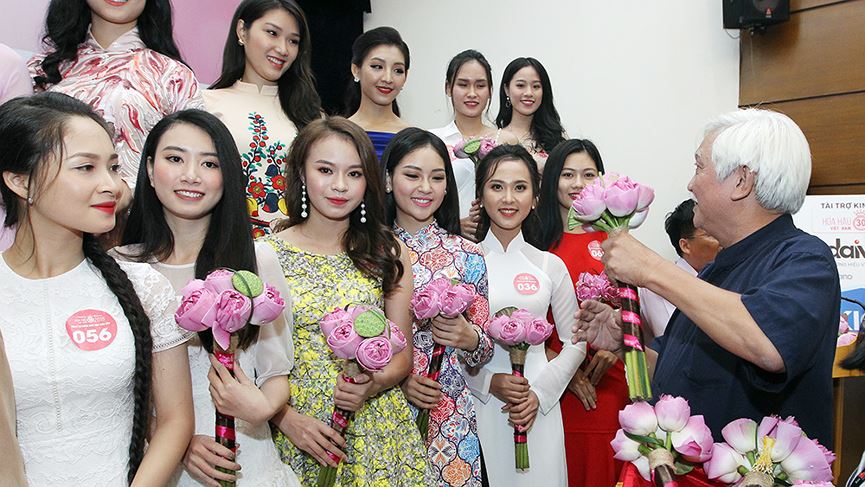 Hotgirl tặng hoa Donald Trump lọt top 40 người đẹp vào Chung khảo phía Bắc Hoa hậu Việt Nam 2018