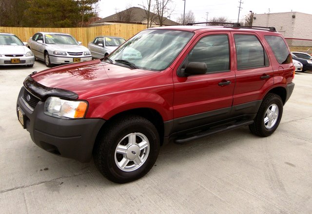 Mua ô tô cũ giá rẻ: Cố đợi 1 tuần nữa, sau World Cup tha hồ chọn