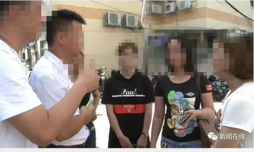 Một tay bắt nhiều cá, chàng trai bị ba bạn gái quây đánh