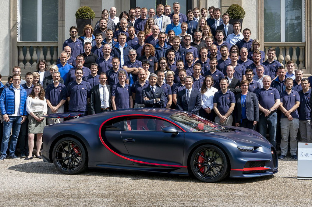 Siêu Bugatti Chiron mới giá 6 triệu USD