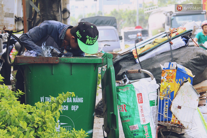 Chuyện của Thịnh: Cậu bé 16 tuổi ngày ngày nhặt rác trên đường phố Đà Nẵng vẫn luôn nở nụ cười Chuyện của Thịnh: Cậu bé 16 tuổi ngày ngày nhặt rác trên đường phố Đà Nẵng vẫn luôn nở nụ cười