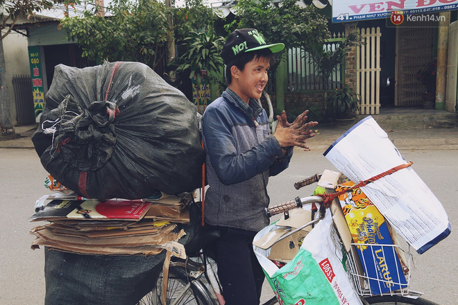 Chuyện của Thịnh: Cậu bé 16 tuổi ngày ngày nhặt rác trên đường phố Đà Nẵng vẫn luôn nở nụ cười