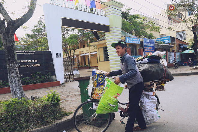 Chuyện của Thịnh: Cậu bé 16 tuổi ngày ngày nhặt rác trên đường phố Đà Nẵng vẫn luôn nở nụ cười Chuyện của Thịnh: Cậu bé 16 tuổi ngày ngày nhặt rác trên đường phố Đà Nẵng vẫn luôn nở nụ cười